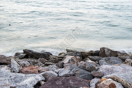 海在天黑前保持安静海洋海浪旅行反射蓝色美丽天气场景天空季节图片