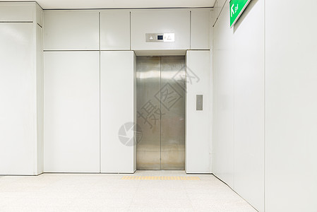 空空的现代电梯或带有金属门打开的电梯运输商业建筑白色入口办公室大堂图片