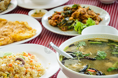 泰国食品午餐辣椒海鲜文化胡椒蔬菜美食柠檬草本植物洋葱图片