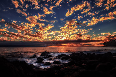 夏威夷毛伊日落太阳蓝色海滩天空地平线支撑反射天气场景橙子图片