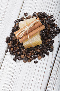 木制背景的手工制作肥皂和咖啡洗澡香气产品奢华棕色木头卫生温泉肉桂身体图片