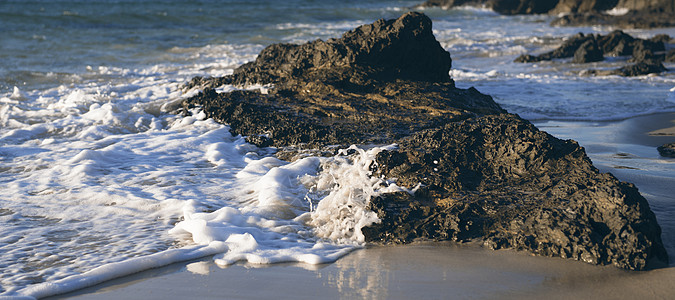 拜伦湾的瓦特戈斯海滩海滩天空旅游蓝色天气游泳假期支撑晴天石头图片
