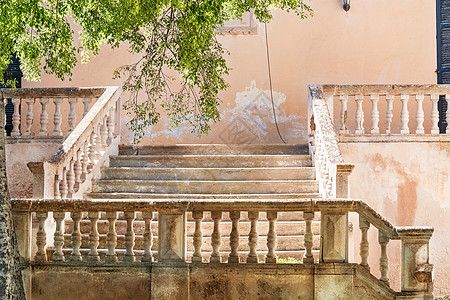 地中海老旧石石头楼梯高清图片