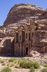 Ad Deir 约旦佩特拉修道院寺庙地标世界冒险考古学游客文明城市建筑遗产峡谷背景图片