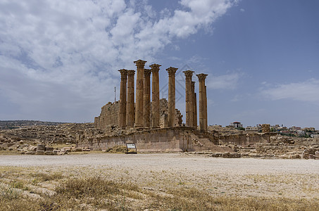 古罗马城市Gerasa的阿耳特弥斯寺建筑石头文明帝国历史历史性柱子天空地标旅行图片