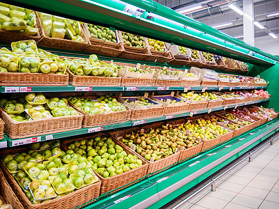 超市货架上新鲜水果营养商品产品市场杂货店大卖场顾客绿色购物中心生产图片