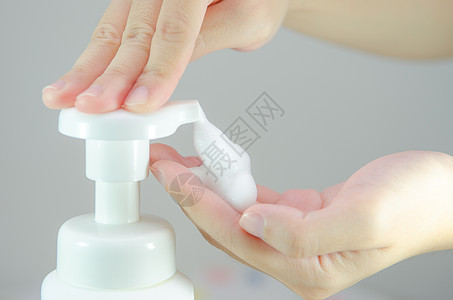 将鞭子泡沫肥皂放在手上消毒清洁剂洗发水凝胶洗剂洗漱手指橙子卫生消毒剂图片