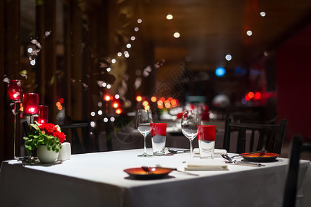 浪漫晚餐安排桌布接待餐巾桌子美食餐厅派对盘子玻璃蜡烛图片