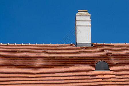橙色屋顶和烟囱图片