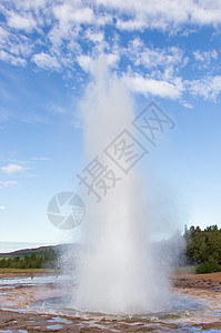 冰岛Geysir地区Strokkur爆发地热游客压力蒸汽喷泉来源图片