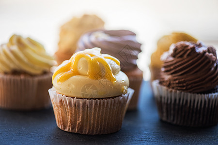 Cupcake饼 沙漠奶油糕点庆典面包巧克力磨砂甜点蓝色派对石头小雨图片