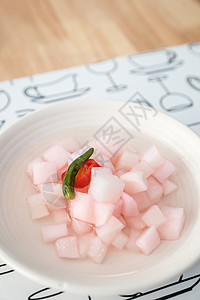 金子萝卜红色烹饪美食饮食水样胡椒传统蔬菜食物盘子图片