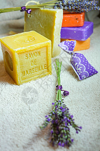 马赛肥皂天然卫生薰衣草手工洗澡市场紫色织物酒吧香气泡沫店铺图片