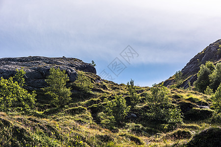 夏季风景多姿多彩 挪威山峰尖锐岩石顶峰旅行土地蓝色国家全景山脉假期阴霾图片