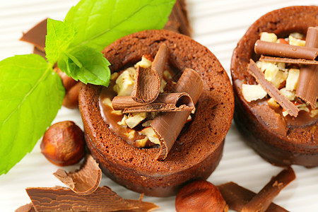小型巧克力栗子蛋糕可可甜点榛子圆形卷发配料饼干蛋糕坚果配方图片