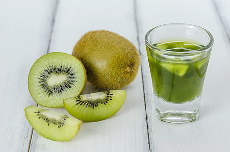 菊汁杯子汁白色奇异果玻璃热带小吃食物绿色果汁水果饮食图片