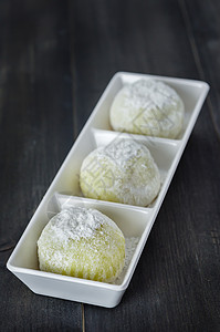 日式日本甜点传统白色食物营养小吃盘子文化美食黑色面包图片