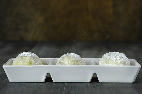 日式日本甜点盘子食物美食黑色面包传统文化营养小吃白色图片