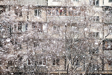 窗户下雪的建筑墙壁前面温度技术场景商业材料城市木头住宅天气玻璃图片