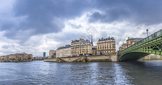 巴黎的塞纳河 在阴云的一天图片