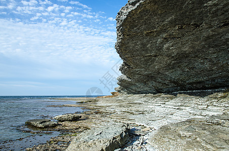 悬崖悬浮的海岸线图片
