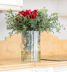 明玻璃花瓶中的美丽花朵安排装饰风格叶子礼物装饰品花瓣问候语花园花店生日图片