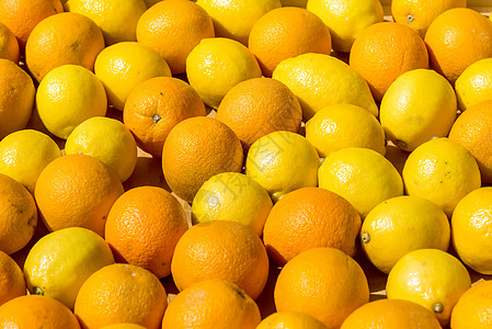 木箱中的新鲜橙子水果植物盒子果汁日落太阳桌子花园农场果园图片