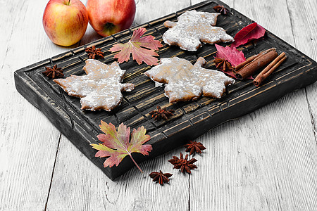 曲奇和秋苹果蛋糕水果八角香料肉桂叶子面包糕点季节甜点图片