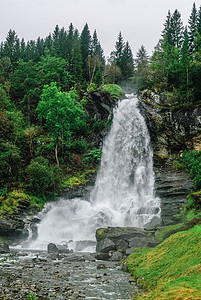 挪威 奥尔达兰县 著名的斯坦斯达尔斯福森瀑布草地农村旅游观光旅行自治区峡湾远景瀑布森林图片