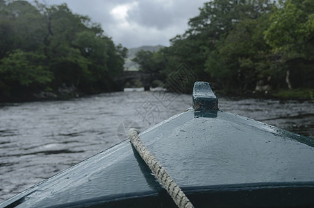 湖边的木子船冒险绿色森林海浪运动旅行活动公园爬坡蓝色图片