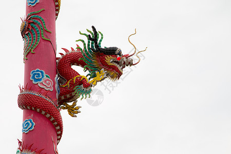 在中国神社的五颜六色的龙专栏蓝色传统文化建筑学雕塑金子力量插图地标寺庙图片