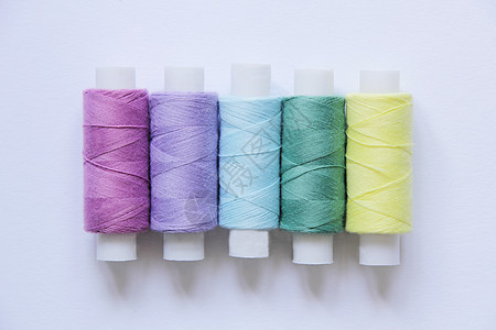 缝合彩色线刺绣蓝色线程纺织品纤维彩虹材料裁缝线圈筒管图片