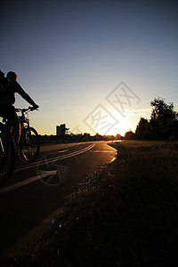 明斯克的自行车路运动运输公园车道娱乐旅行阴影路线蓝色线条图片