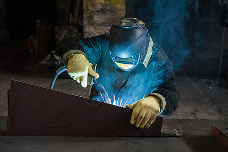 工人焊接金属作坊工厂生产商业建造劳动男人力量劳动者工艺图片