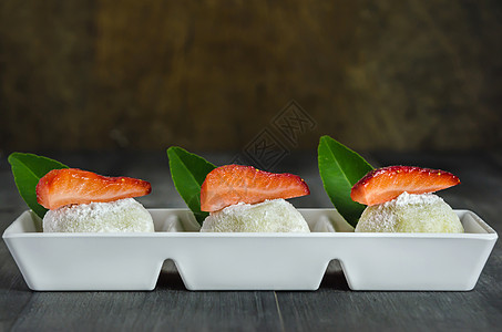 日式日本甜点小吃营养红色食物水果年糕传统叶子文化白色图片