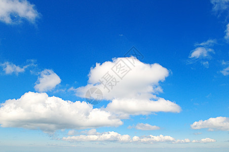 蓝色天空中的青云蓝天天气天蓝色气候云景云雾雨云太阳晴天沉淀图片