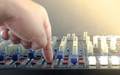 现场音响混音器和音乐工作室生产安慰打碟机立体声歌曲收音机体积混合器均衡器派对图片