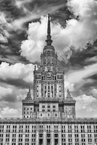 位于俄罗斯莫斯科的洛蒙诺索夫国立大学大楼蓝色星星纪念碑尖塔公园建筑景观城市晴天科学图片
