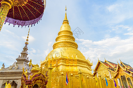 在泰国兰芬的哈里普亨猜寺庙旅行宗教文化蓝色旅游艺术建筑地标雕像佛教徒图片