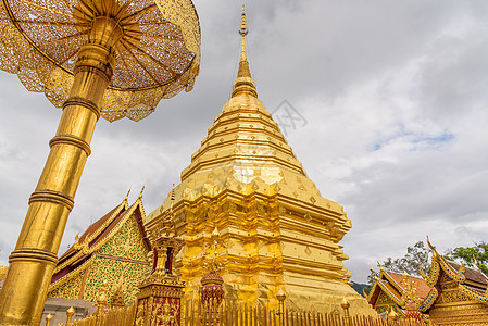 泰国清迈省的寺庙天空文化建筑学旅行地标素贴宗教金子游客佛塔图片