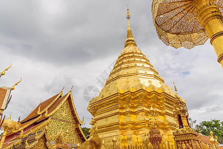 泰国清迈省的寺庙文化旅行旅游宝塔佛教徒崇拜金子佛塔素贴宗教图片