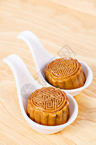 两个月饼面包蛋黄小吃节日季节性美食文化庆典糕点食物图片
