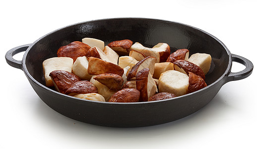 黑铁锅里的白蘑菇盘子油炸隔断蔬菜食物收成烹饪黑色平底锅图片
