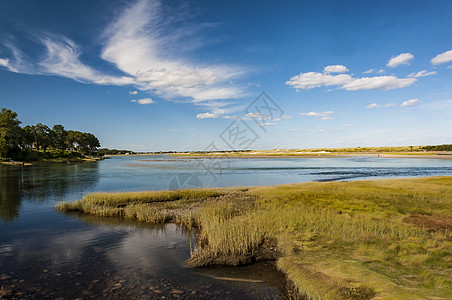 北大西洋沿岸地区南大西洋海岸海景黄色海岸天空多云波浪石头绿色岩石泡沫图片