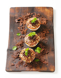 榛子松饼巧克力蛋糕卷发砧板坚果食物榛子配料小吃甜点图片
