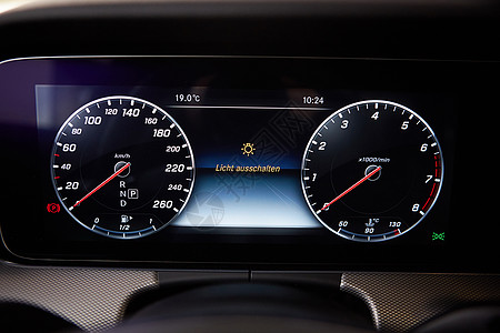 现代车速计 仪表板贴近镜头控制燃料座舱蓝色车速展示金属仪表汽车速度图片