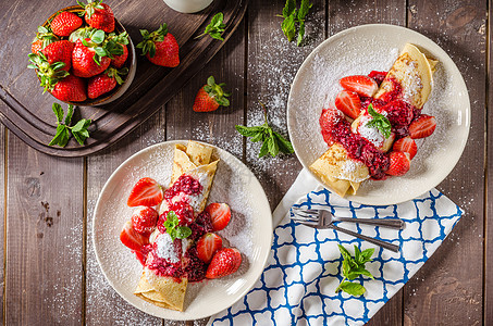 带草莓的煎饼食物水果生物午餐早餐营养美食薄荷糖浆糕点图片