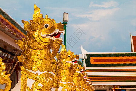 泰国泰国 Wat Pra的雕塑龙雕像文化寺庙旅游金子宗教蓝色传统旅行密友图片