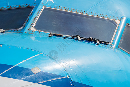 特写喷气飞机的驾驶舱旅行航班座舱客机车辆航空窗户运输民间蓝色图片