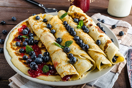 果酱和蓝莓煎饼麸质桌子产品水果食物照片早餐生物木桌营养图片